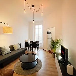 https://20-min-duomo-design-apartment.italymilanhotels.net